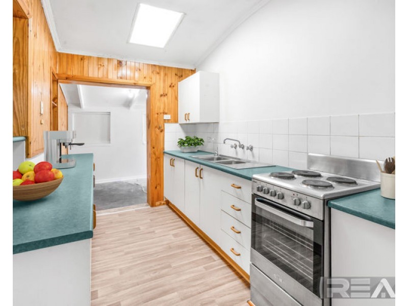 7 Sturt Road, Valley View SA 5093