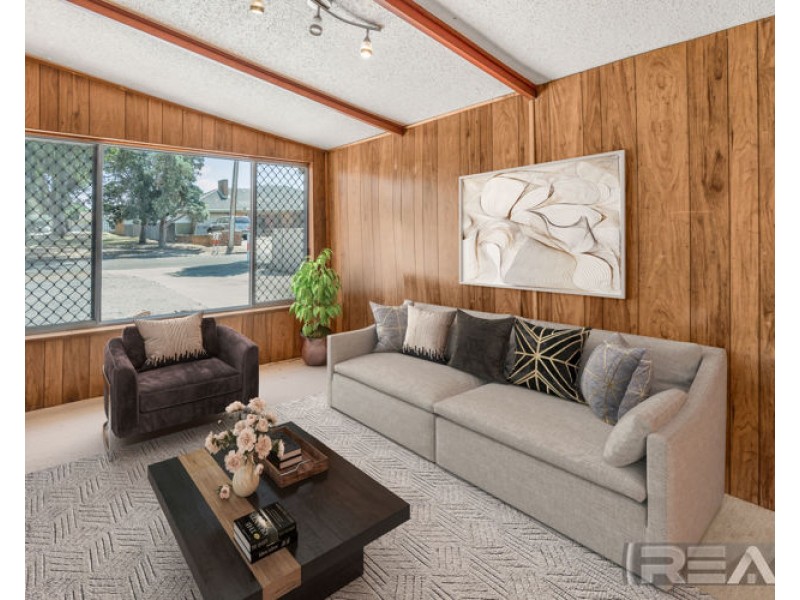 7 Sturt Road, Valley View SA 5093