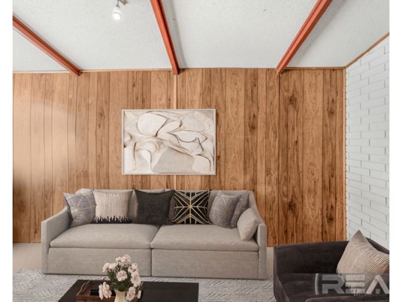 7 Sturt Road, Valley View SA 5093