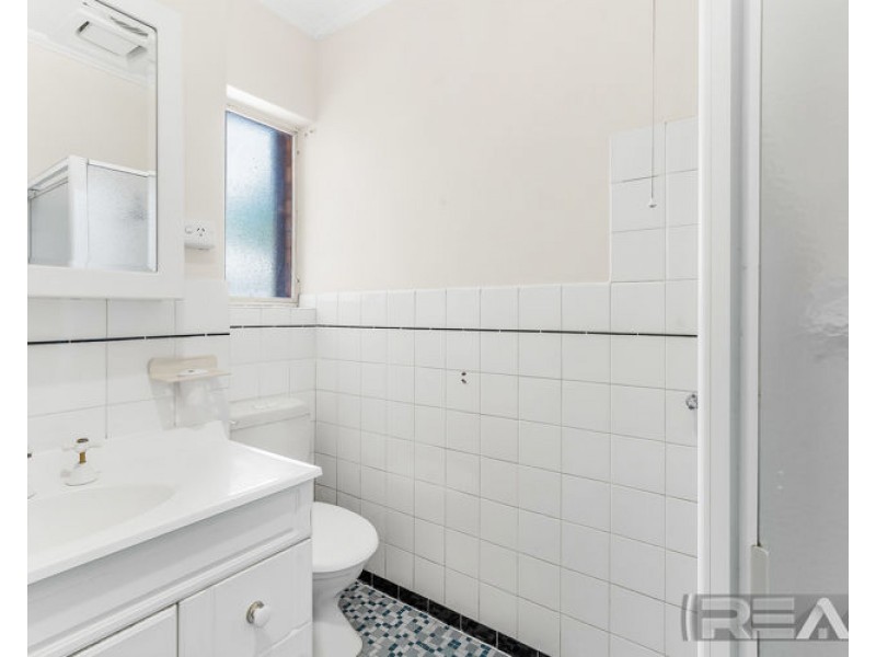 7 Sturt Road, Valley View SA 5093