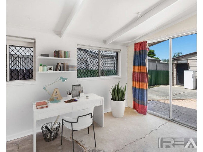 7 Sturt Road, Valley View SA 5093