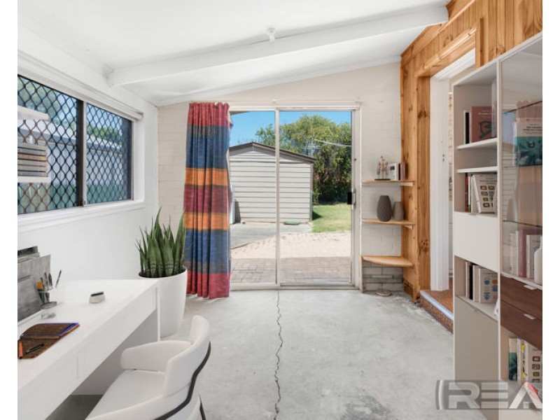 7 Sturt Road, Valley View SA 5093