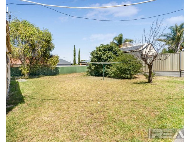 7 Sturt Road, Valley View SA 5093
