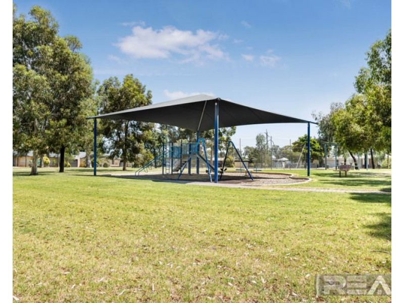7 Sturt Road, Valley View SA 5093