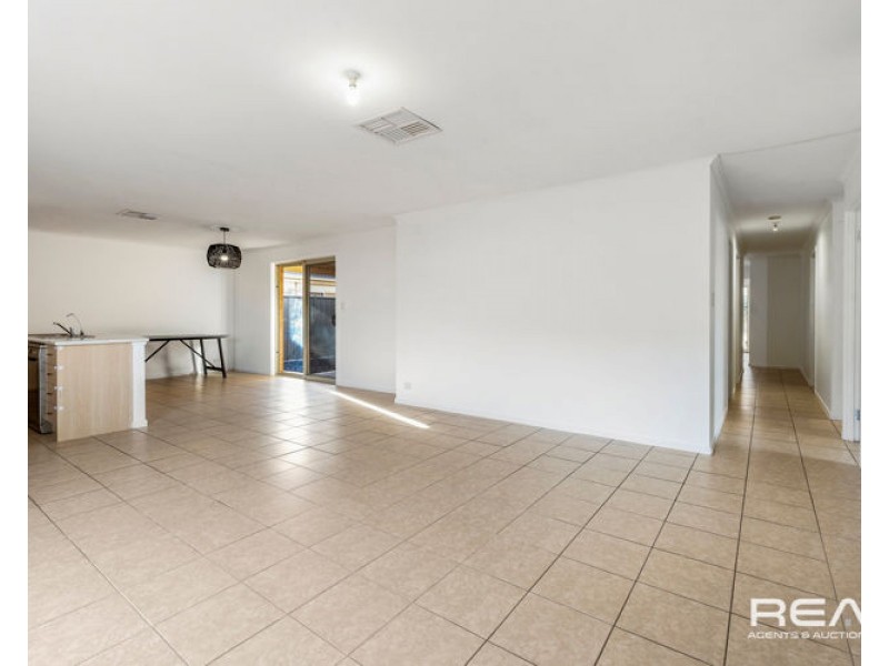 84 Lakeside Drive, Andrews Farm SA 5114