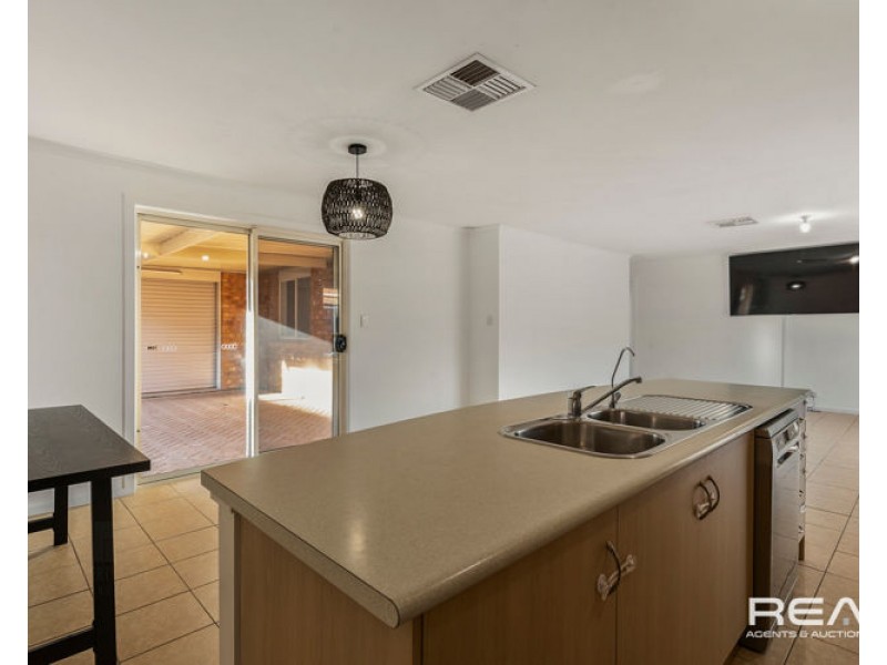 84 Lakeside Drive, Andrews Farm SA 5114