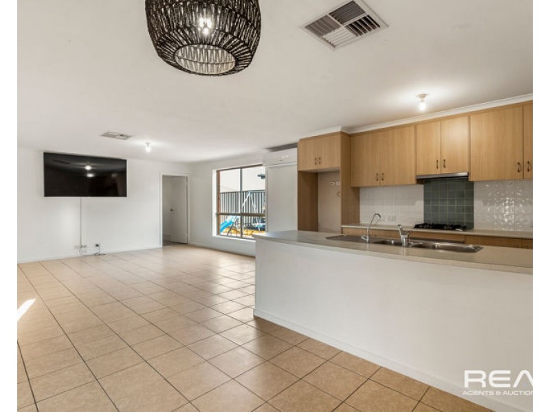 84 Lakeside Drive, Andrews Farm SA 5114