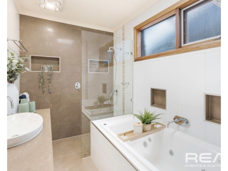 53 Flinders Drive, Valley View SA 5093