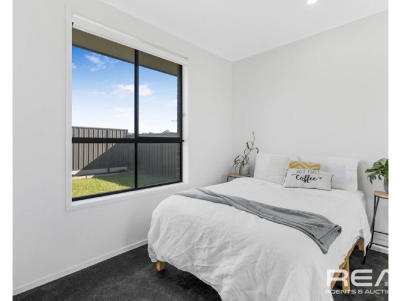 9 Eucalyptus Crescent, Andrews Farm SA 5114