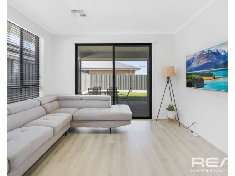 9 Eucalyptus Crescent, Andrews Farm SA 5114