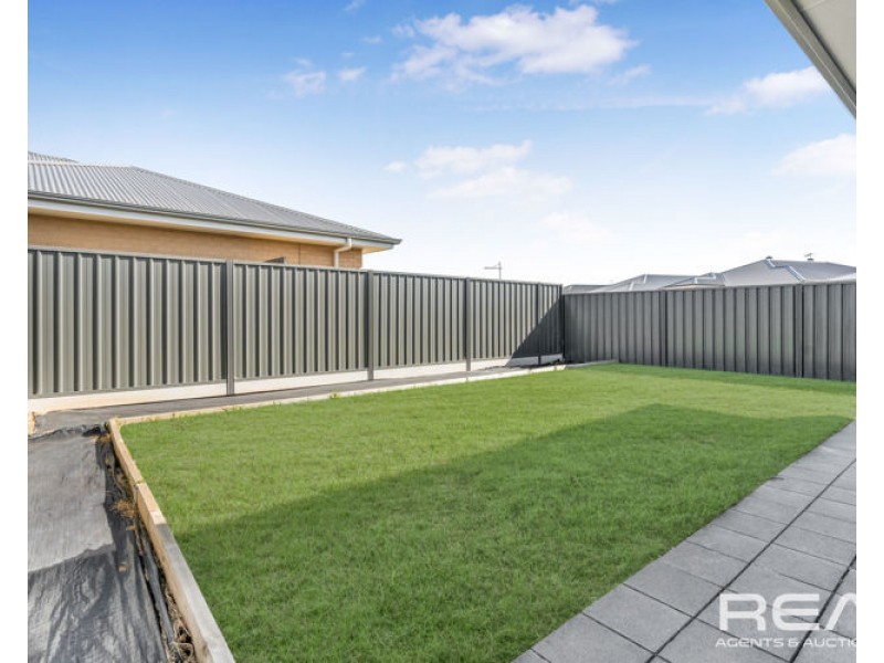9 Eucalyptus Crescent, Andrews Farm SA 5114