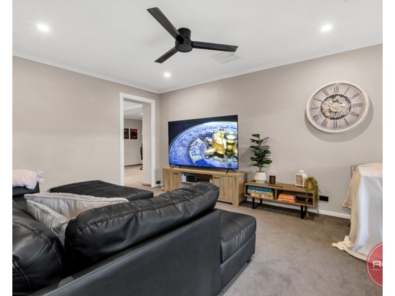 11 President Avenue, Andrews Farm SA 5114