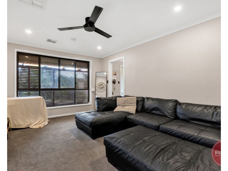 11 President Avenue, Andrews Farm SA 5114