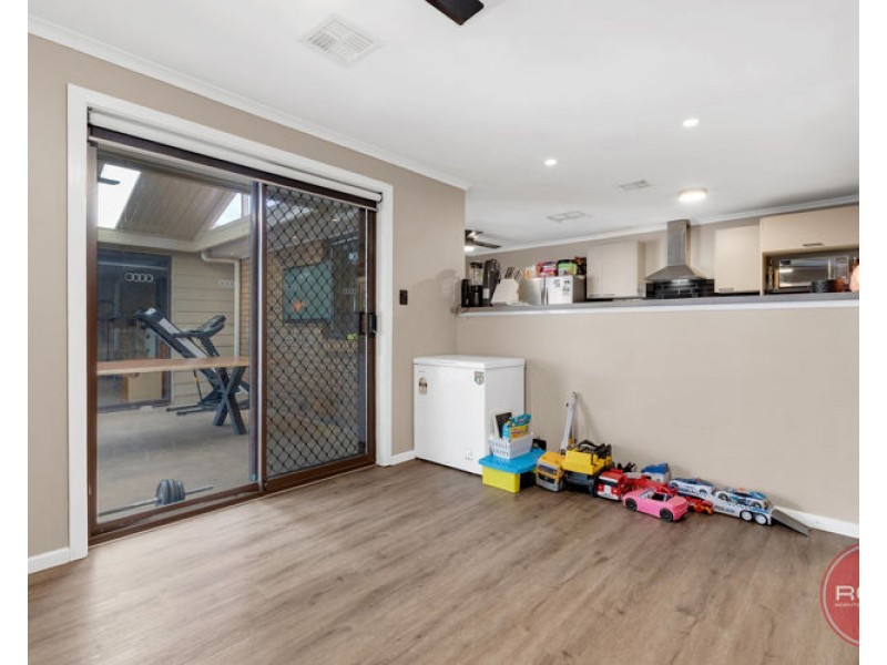11 President Avenue, Andrews Farm SA 5114