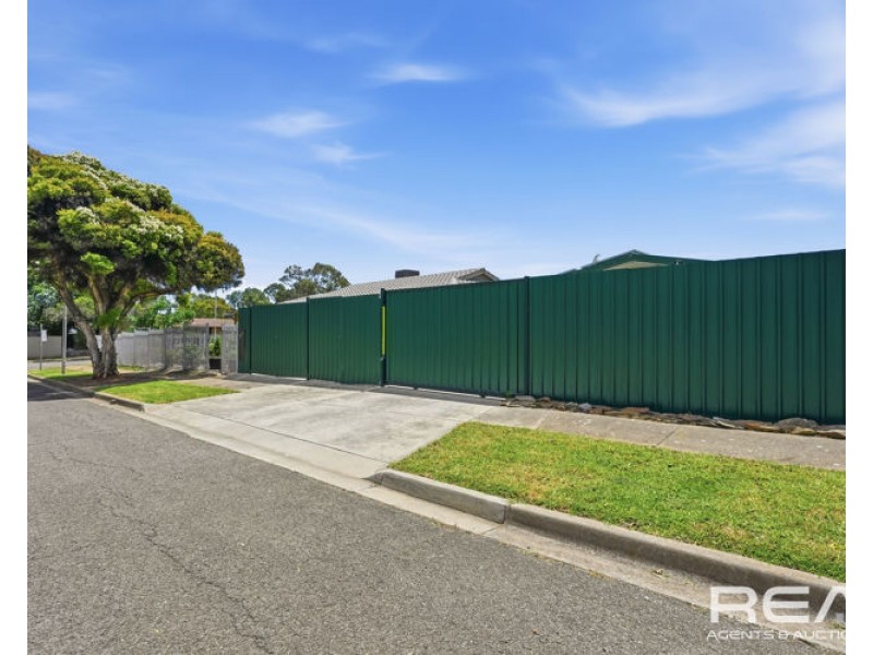1 Linger Crescent, Elizabeth Downs SA 5113