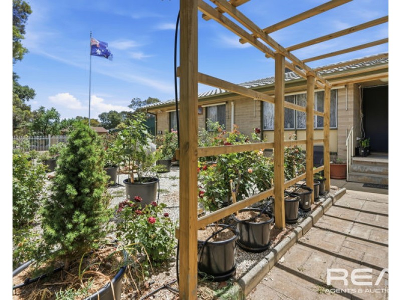 1 Linger Crescent, Elizabeth Downs SA 5113