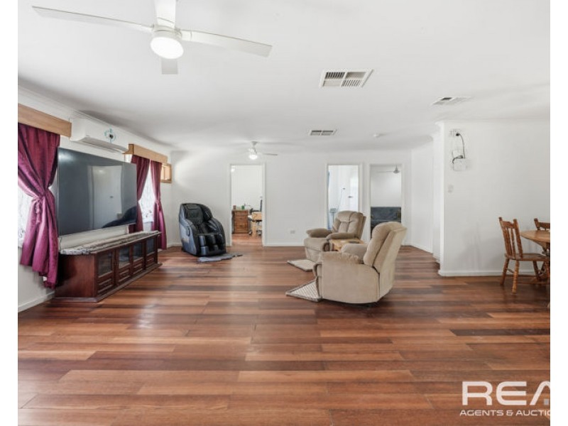 1 Linger Crescent, Elizabeth Downs SA 5113