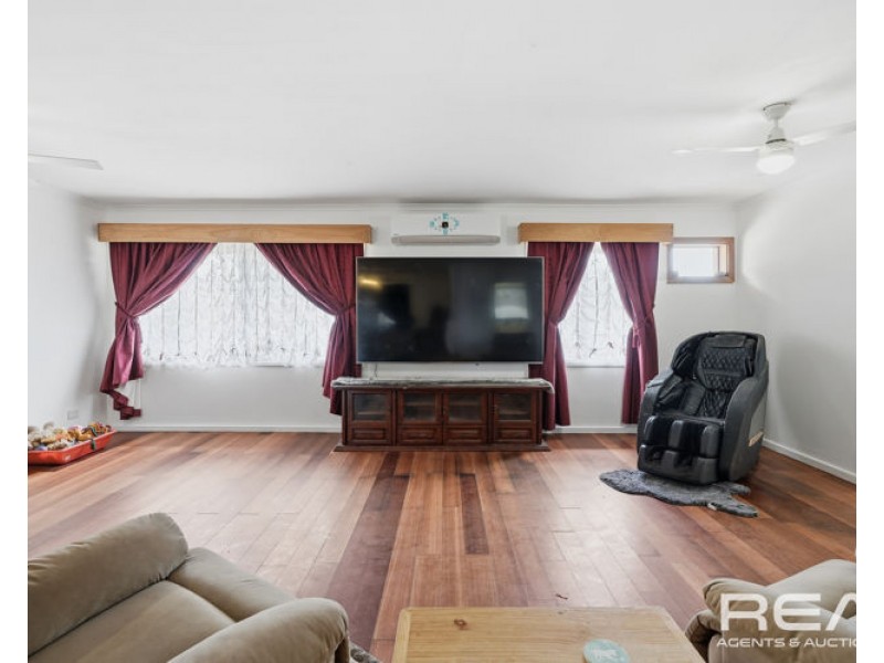 1 Linger Crescent, Elizabeth Downs SA 5113