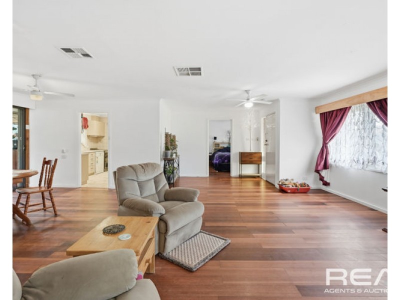 1 Linger Crescent, Elizabeth Downs SA 5113