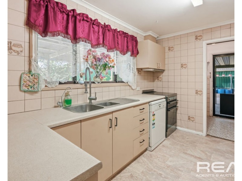 1 Linger Crescent, Elizabeth Downs SA 5113