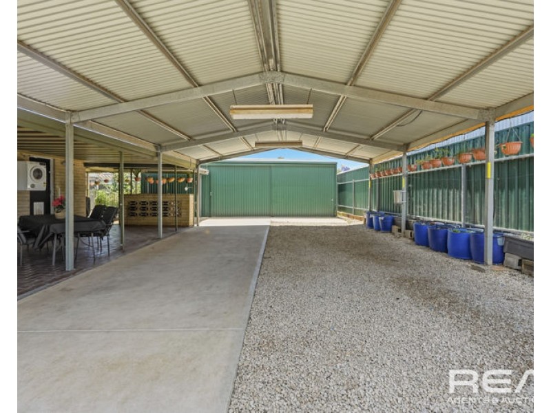 1 Linger Crescent, Elizabeth Downs SA 5113