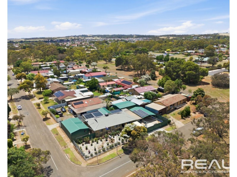 1 Linger Crescent, Elizabeth Downs SA 5113