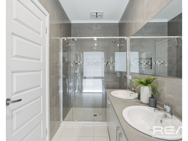 4 Patterson Close, Vista SA 5091