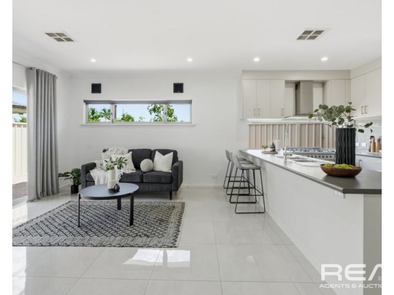 4 Patterson Close, Vista SA 5091
