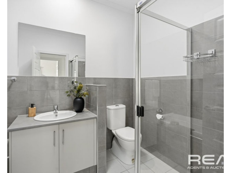 4 Patterson Close, Vista SA 5091