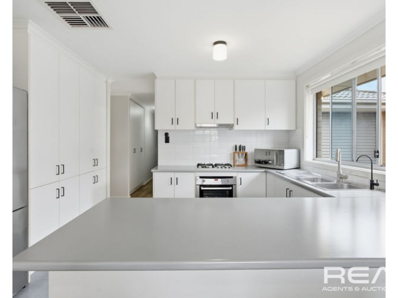 24 Semillon Crescent, Andrews Farm SA 5114