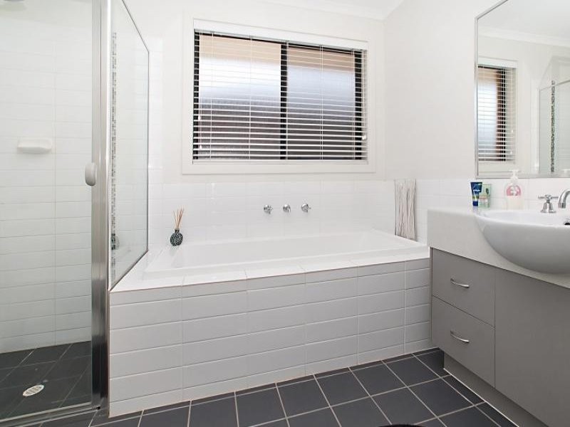 48 Oakwood Cct, Munno Para West SA 5115