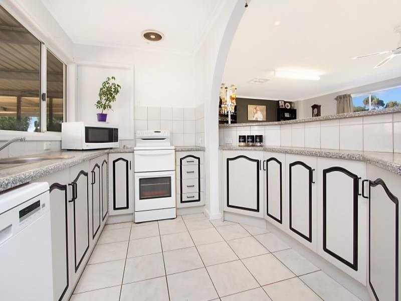 5 Garden Ave, Two Wells SA 5501