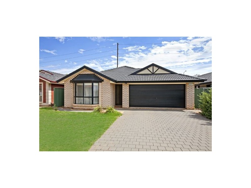 8 Orange Parade, Munno Para West SA 5115