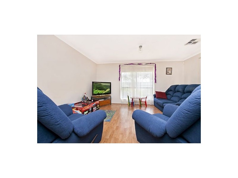 8 Orange Parade, Munno Para West SA 5115