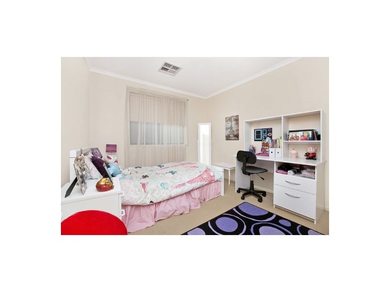 8 Orange Parade, Munno Para West SA 5115