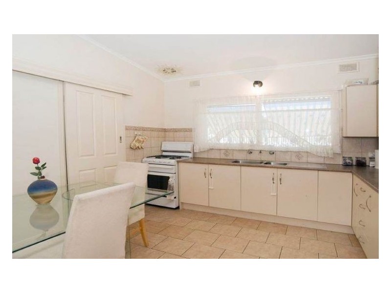 11 Kings Road, Salisbury Downs SA 5108