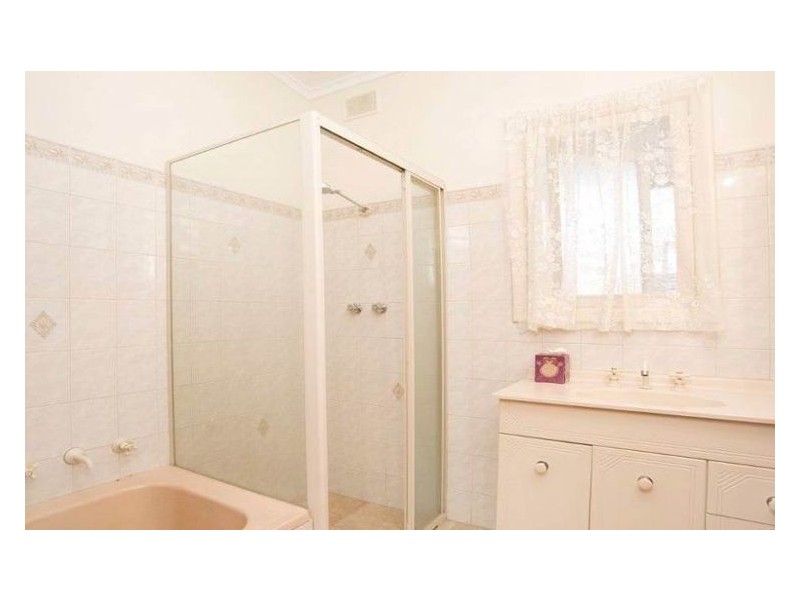 11 Kings Road, Salisbury Downs SA 5108