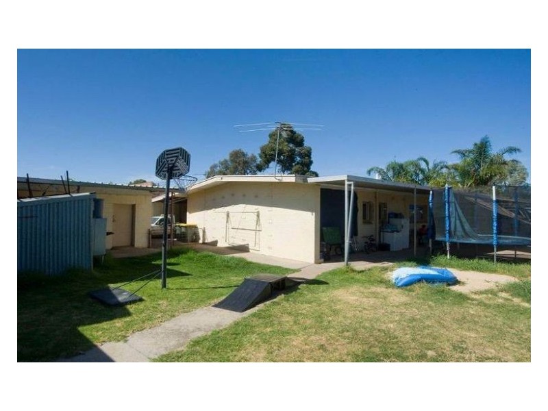 11 Kings Road, Salisbury Downs SA 5108