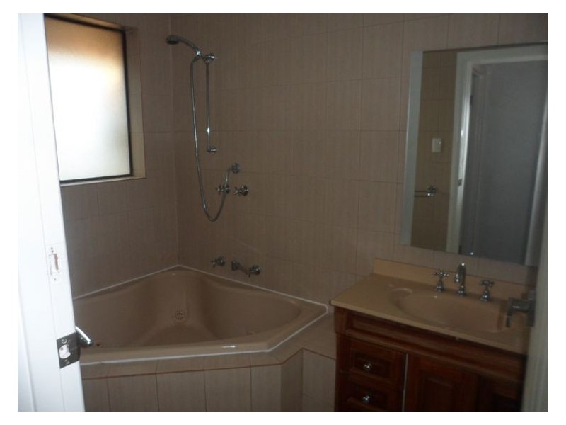 10 Newcombe Drive, Gilles Plains SA 5086