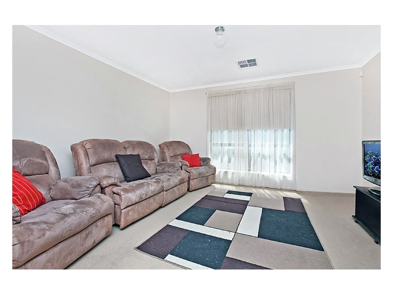 8 Orange Parade, Munno Para West SA 5115