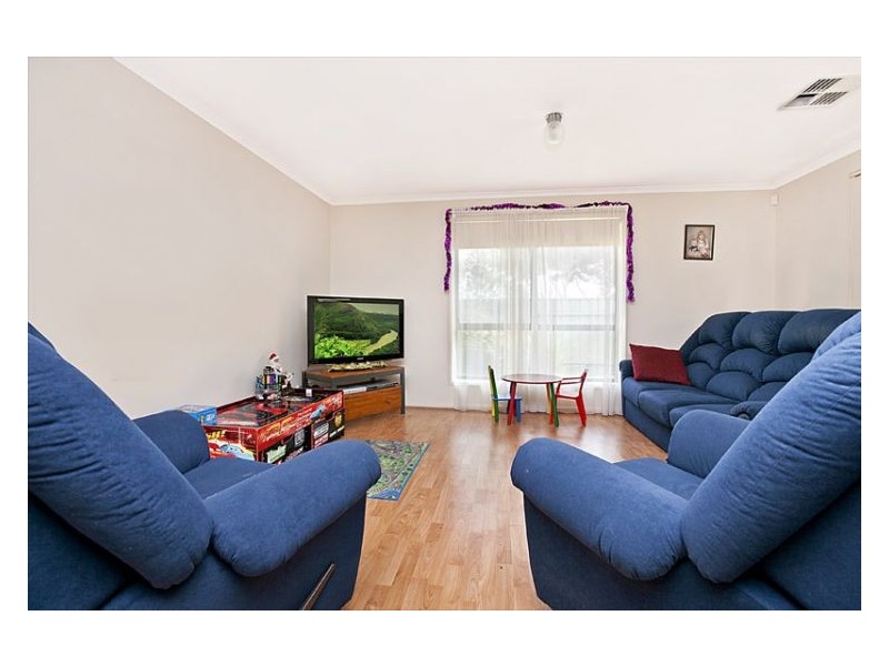 8 Orange Parade, Munno Para West SA 5115