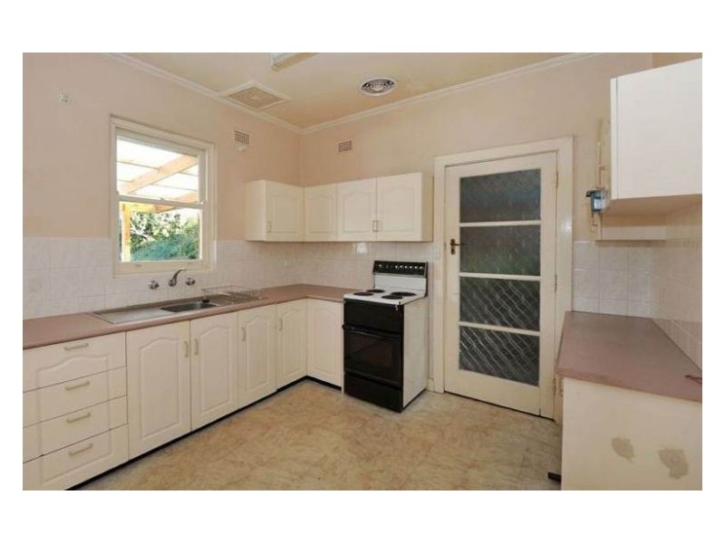 30 Tiparra Avenue, Park Holme SA 5043