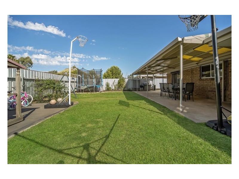 6 Bond Avenue, Burton SA 5110