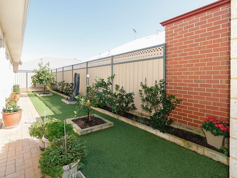 21 Finke Bend, Yanchep WA 6035