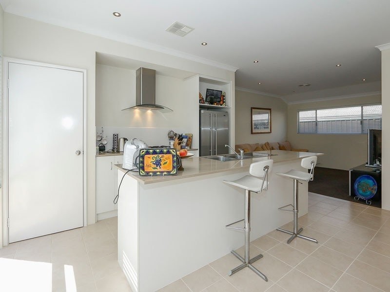 21 Finke Bend, Yanchep WA 6035