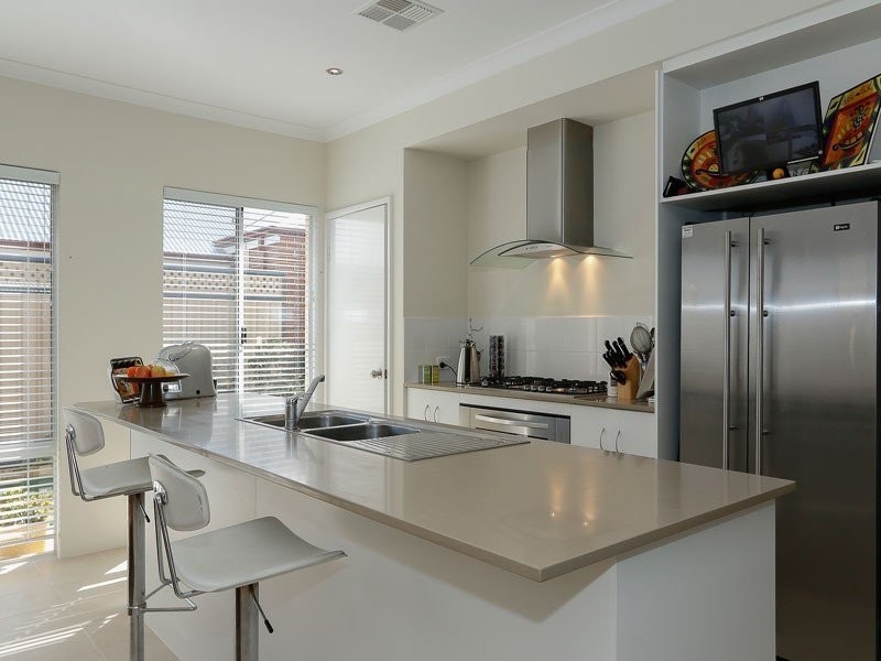 21 Finke Bend, Yanchep WA 6035