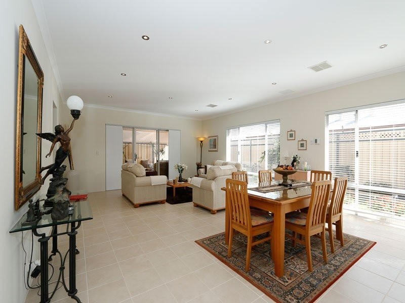 21 Finke Bend, Yanchep WA 6035