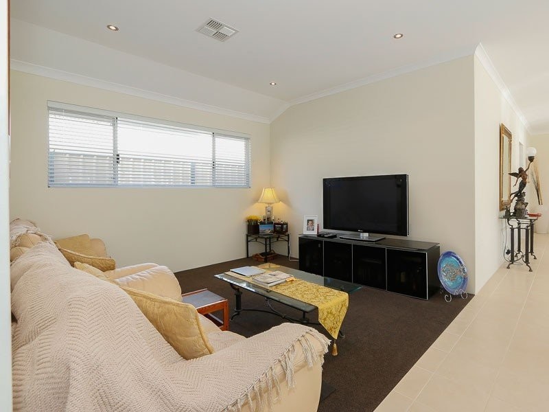 21 Finke Bend, Yanchep WA 6035