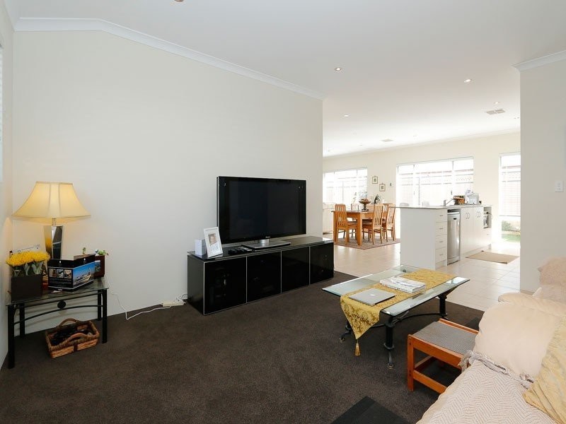 21 Finke Bend, Yanchep WA 6035