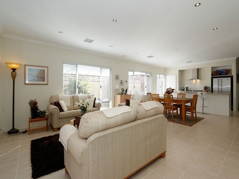 21 Finke Bend, Yanchep WA 6035